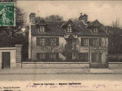 Les grilles de la maison du juge... au stade de la Charmeraie